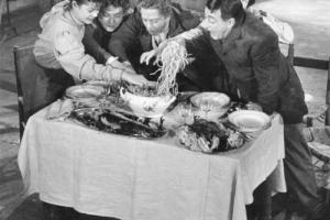 PIÙ DELL’ITALIANITÀ, POTÉ LA CRISI. GLI ITALIANI, DOPO ANNI DI CALO DEI CONSUMI, RISCOPRONO IL PIACERE DELLA PASTA CHE, TRA AUMENTI DI PREZZO E DISAFFEZIONI CICLICHE, SPESSO DETTATE DA DIETE & AFFINI, RIMANE IL PIATTO PRINCIPALE DELLE NOSTRE TAVOLE