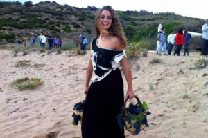 UNA &ldquo;MISS&rdquo; DI TERRITORIO: SI CHIAMA GIUSY BUSCEMI, &Egrave; LA PI&Ugrave; BELLA D&rsquo;ITALIA, ED &Egrave; LEGATISSIMA ALLA PROPRIA TERRA, LA SICILIA, ED AI SUOI VINI, DALL&rsquo;ALASTRO DI PLANETA CHE CONSIGLIA SU FACEBOOK, AL SELIGO ROSSO DEDICATO A LEI DA CANTINE SETTESOLI