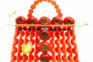 VINO, CIBO & MODA, UN PIACERE ANCHE PER GLI OCCHI: I SIMBOLI DEL MADE IN ITALY SI INCONTRANO A &ldquo;MANGIARLO CON GLI OCCHI&rdquo;, DEFIL&Eacute; BY DONI & ASSOCIATI DI FOOD-PACKAGING, PIATTI DI CHEF E ENO-GIOIELLI A &ldquo;PITTI UOMO&rdquo; DEDICATO AL FOOD (FIRENZE, 20 GIUGNO)