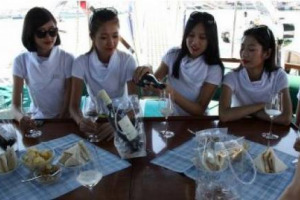 16 MODELLE CINESI PER UN REALITY ENOLOGICO. LA CANTINA CI&Ugrave; CI&Ugrave; DI OFFIDA (ASCOLI PICENO) &Egrave; STATA SCELTA COME LOCATION PER LA REGISTRAZIONE DI ALCUNE PUNTATE DEL PROGRAMMA &ldquo;DREAM COME LOREN TOP MODEL&rdquo; DELLA GUANGXI TV