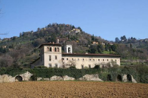 Sar&agrave; il Monastero di Astino, a Bergamo, la nuova &ldquo;casa&rdquo; dell&rsquo;eredit&agrave; &ldquo;fisica e filosofica&rdquo; di Veronelli. Che prima, nei 6 mesi di Expo2015, ospiter&agrave; la mostra &ldquo;Luigi Veronelli, Camminare la terra&rdquo;, e poi diventer&agrave; centro di cultura permanente