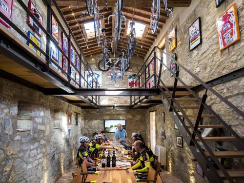 Il museo della Bicicletta e la squadra Asd Brunello Bike che lega le grandi passioni di Paolo Bianchini, ciclismo e vino, alla beneficenza