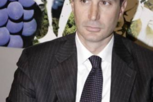 ETTORE NICOLETTO, AD SANTA MARGHERITA, CONFERMATO A CAPO DI &ldquo;ITALIA DEL VINO&rdquo;, CONSORZIO PRIVATO CHE RAGGRUPPA 11 IMPORTANTI AZIENDE DEL VINO ITALIANO PRESENTI IN TUTTI I MERCATI MONDIALI. OBBIETTIVO? TRASFORMARE LA CONCORRENZA IN SINERGIA