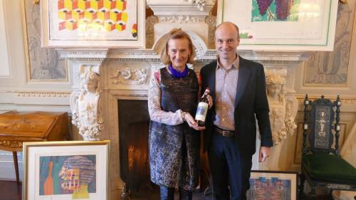 Un omaggio alla bellezza della Toscana e di Venezia: l’etichetta d’artista n. 35 per il Chianti Classico “Casanuova di Nittardi” 2015, firmata dal pittore inglese Tilson