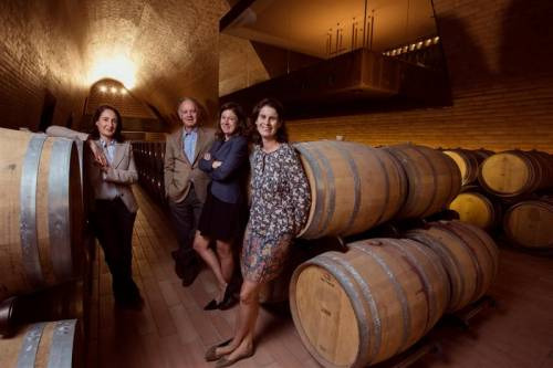 Piero Antinori con le figlie Allegra Albiera e Alessia nella cantina Antinori nel Chianti Classico a Bargino