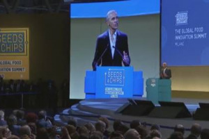 Il 44esimo Presidente USA Barack Obama a tutto campo dal palco di &ldquo;Seeds & Chips&rdquo;: tra ogm, velocit&agrave; dei cambiamenti (climatici e non) e ruolo della politica, il punto di vista dell&rsquo;ex uomo pi&ugrave; potente del mondo sul cibo nel mondo globalizzato
