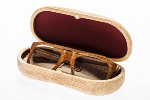 La vita delle barrique, una volta finito il loro ciclo nelle cantine del Belpaese, non finisce certo l&igrave;, ed ora le doghe delle botti in cui si sono affinati Brunello e Franciacorta diventano le montature degli occhiali della linea &ldquo;Barrique Eyewear&rdquo;