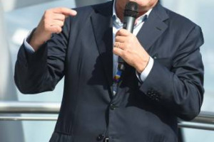 &ldquo;Credo di chiudere Expo attorno ai 25-26 milioni di euro di fatturato&rdquo;: lo ha detto a WineNews Oscar Farinetti. Un &ldquo;fiume in piena&rdquo;, tra lo sbarco di Eataly in Europa e il sogno (che realizzer&agrave;): Fico Eataly World ... e con Guerra verso Piazza Affari