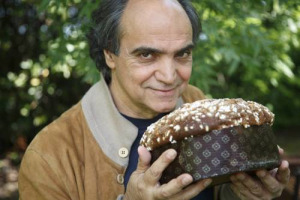 IL PANETTONE? DA MANGIARE TUTTO L’ANNO. IL RE DELLE TAVOLE NATALIZIE SI REINVENTA PER ARRIVARE ANCHE SOTTO L’OMBRELLONE GRAZIE A “IL PANETTONE TUTTO L’ANNO” L’INIZIATIVA DEL GASTRONAUTA DAVIDE PAOLINI CHE DESTAGIONALIZZA IL DOLCE MILANESE