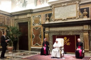 Papa Francesco torna a parlare di cibo e lo fa ricevendo in udienza la Coldiretti che compie 70 anni: “non facciamo come quelle persone senza sentimenti che finiscono per vendere la madre, non cediamo alla tentazione di vendere la nostra madre terra”