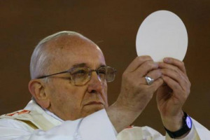 Niente ostie gluten free, e “vino naturale, del frutto della vite, genuino, non alterato, né commisto a sostanze estranee”: ecco le linee guida sul pane e il vino per l’Eucaristia della Congregazione per il Culto Divino e la Disciplina dei Sacramenti