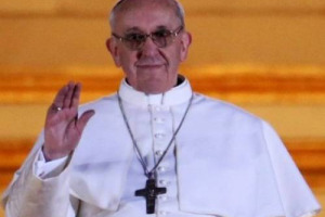 “Laudato si’”, l’“Enciclica verde” di Papa Francesco è un vero manifesto per l’ambiente, che segna una svolta epocale non solo per la Chiesa Cattolica: la “rivoluzione ecologica” passa dalla decrescita e dal rispetto per risorse della Terra