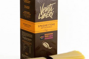 Da portare in tavola per condividere il piatto simbolo del made in Italy e la lotta contro le mafie arriva “Venti Liberi”, un pacco di pasta che racconta venti anni di storia di Libera che tutti possono sostenere. Come fanno gli agricoltori della Cia