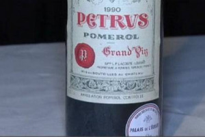 SUCCESSO PER LE ETICHETTE DEL PRESIDENTE: L&rsquo;ASTA DEI VINI DELLA CANTINA DELL&rsquo;ELISEO METTE A SEGNO LA CIFRA DA CAPOGIRO DI 718.800 EURO. COMPRATORI DA TUTTO IL MONDO E I CINESI CHE FANNO IL PIENO. LA BOTTIGLIA PI&Ugrave; PAGATA? UNA PETRUS 1990 A 7.625 EURO