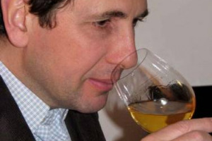 La sfida al cambiamento climatico è una delle battaglie più importanti che sta combattendo la viticoltura. Servono degli strumenti giusti, anche attraverso la ricerca genetica: a WineNews, il professor Philippe Darriet dell’Università di Bordeaux