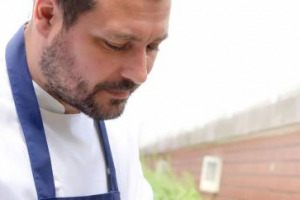 Nella “Michelin Rio & San Paolo” 2017 ancora nessun tristellato, ma tra le new entry c’è un italiano, Pier Paolo Picchi, ai fornelli della cucina del Regent Park Hotel di San Paolo con un menu che spazia dalla caprese al tiramisù, dal risotto ai pici