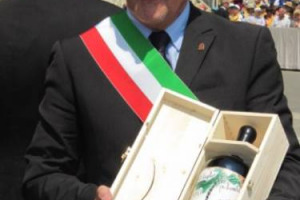 CITTA&rsquo; DEL VINO, SI&rsquo; A TASSA DI SOGGIORNO: &ldquo;I COMUNI ITALIANI POSSONO TORNARE AD INVESTIRE RISORSE SUL TERRITORIO ED ESSERE VETRINA DELLE ECCELLENZE, MA DAL GOVERNO SERVONO ISTRUZIONI PER L&rsquo;USO&rdquo;. ECCO IL FOCUS SU ENOTURISMO IN SARDEGNA (10 GIUGNO)