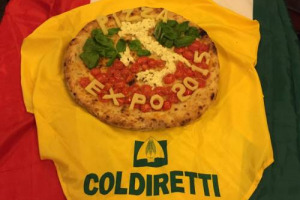 La “mobilitazione” della Pizza (300.000 firme) ha fatto centro: “L’Arte dei Pizzaiuoli Napoletani”, simbolo del made in Italy nel mondo, è candidata a Patrimonio Immateriale dell’Umanità Unesco. Focus: pizza-business. Curiosità: l’Italia nell’Unesco