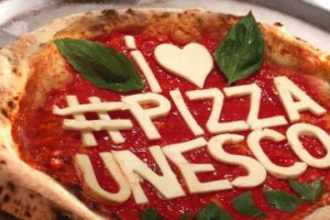 “L’Arte del Pizzaiuolo Napoletano” è patrimonio Unesco. Nella notte è arrivato il riconoscimento, “dopo un percorso di 8 anni”, sottolinea il Ministro Martina. Coldiretti: “business pizza vale 12 miliardi di euro”. Pecoraro Scanio: “grande successo”