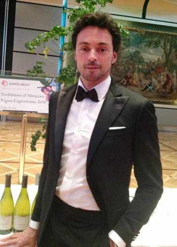 Leonardo Pizzolo (Valle Reale) ha vinto, con il Trebbiano d’Abruzzo Vigna Capestrano 2010, per la migliore etichetta, che è stata la sezione più votata in assoluto nell’Oscar del vino 2013