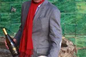 Intimo ma con una dedica inequivocabile, controcorrente come chi lo produce, da un vitigno internazionale ma simbolo del Rinascimento di Sicilia, pi&ugrave; che un vino &ldquo;Didacus&rdquo; &egrave; il racconto di Francesca, Alessio e Santi del loro patriarca: Diego Planeta