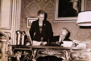 Ci sono storie che, dal mondo del vino, continuano ad intrecciarsi con le vicende d&rsquo;Italia: succede ancora nelle Langhe, dove un nuovo bianco dei Poderi Luigi Einaudi &egrave; dedicato a Donna Ida, prima first lady d&rsquo;Italia, moglie del Presidente-vigneron