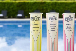Altro che &ldquo;bira e calippo&rdquo;, il tormentone dell&rsquo;estate 2017 &egrave; il ghiacciolo al Prosecco (ma anche al Bellini e al Moscow Mule), lanciato dalla inglese Pops. Leggermente alcolico, una sola controindicazione: in Italia non &egrave; ancora distribuito