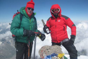 Il Prosecco sulla vetta d&rsquo;Europa, non solo nel senso del mercato: il Valdobbiadene Docg Prosecco Superiore Rive di Farra di Soligo Col Credas di Adami immortalato ai 5.642 metri del Monte Elbrus, la cima pi&ugrave; alta del vecchio continente