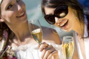 &ldquo;Daily Mail&rdquo; e &ldquo;The Guardian&rdquo; vs. Prosecco, &egrave; polemica. &ldquo;LondraItalia&rdquo;: &ldquo;fake news spinta da lobby della birra&rdquo;. In campo il Ministro delle Politiche Agricole Martina, i presidenti di Fvg e Veneto Serracchiani e Zaia, Coldiretti e &ldquo;Sistema Prosecco&rdquo;