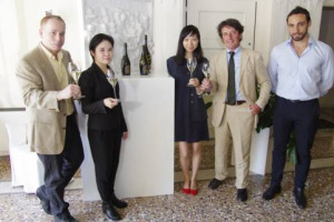 Il Prosecco diventa una materia di studio obbligatoria. In Cina, dove i futuri professionisti di ristorazione e h&ocirc;tellerie della Shanghai Trade School studieranno le bollicine italiane, grazie ad accordo siglato oggi con il Consorzio del Prosecco Doc