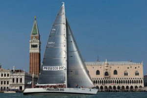 L&rsquo;acqua si trasform&ograve; ancora il vino: ma a compiere il &ldquo;miracolo&rdquo; questa volta &egrave; il Prosecco Doc, che prende il posto dell'acqua San Pellegrino nella laguna di Venezia, per quella che diventa la &ldquo;Prosecco Doc Cooking Cup&rdquo; (1-2 luglio)