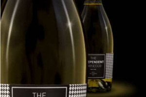 Italia Independent, brand di successo ideato tra gli altri da Lapo Elkann, veste le bollicine pi&ugrave; cool del momento: nasce &ldquo;The Independent Prosecco&rdquo;, progetto co-branding con Fantinel per i mercati internazionali che punta sul made in Italy creativo