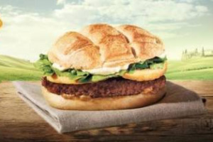 CONTINUA A FAR DISCUTERE IL PANINO “GRAN CHIANINA” DI MC DONALD’S: IL SINDACO DI SAN QUIRICO D’ORCIA DIFFIDA LA MULTINAZIONALE DEL FAST FOOD DALL’USO DEI CELEBRI CIPRESSI IN PUBBLICITÀ DEL PRODOTTO. CON L’APPOGGIO DEL CONSORZIO DEL VINO ORCIA