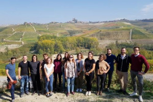 Dopo l&rsquo;ecopelle fatta dalle vinacce e il tessuto con gli scarti delle arance, arriva la sfida della giovane vignaiola Sara Vezza agli studenti dello Ied di Torino: creare oggetti di design dal materiale di scarto della cantina, dai tappi alle botti