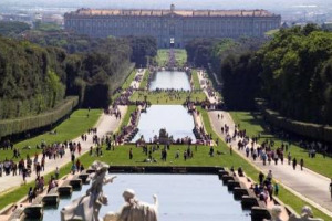 Dalla Reggia di Caserta al Museo Etrusco di Villa Giulia a Roma, da Aosta a Siracusa, il 21 aprile si celebra la &ldquo;Giornata Nazionale della Cultura del Vino e dell&rsquo;Olio&rdquo;, grazie ad Ais e ai Ministeri di Politiche Agricole, Istruzione e Beni Culturali
