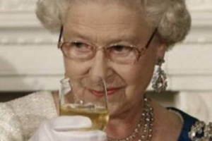 I PREMIUM WINES (OLTRE 10 STERLINE) VANNO A RUBA NEL REGNO UNITO. LO DICE WINE & SPIRITS TRADE ASSOCIATION, CHE INDIVIDUA NEI VINI FRANCESI, SPAGNOLI E TEDESCHI I PROTAGONISTI DI QUESTO TREND. E LE ETICHETTRE TRICOLORI?