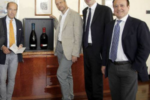 &ldquo;IL VINO &Egrave; LA METAFORA DEL RISCATTO POSSIBILE DEL NOSTRO PAESE, I NUMERI DICONO CHE QUANDO L&rsquo;ITALIA FA L&rsquo;ITALIA, SUPERA GLI STECCATI E RIESCE A FARE AGGREGAZIONE, VINCE NEL MONDO&rdquo;. COS&Igrave; IL MINISTRO DELLE POLICHE AGRICOLE MAURIZIO MARTINA A VINITALY