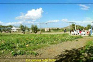 DALLA TERRA ALLA PADELLA, DALLA PIANTA ALLA TAVOLA, È LA FILIERA PIÙ CORTA CHE CI SIA. DOVE? A ORSARA DI PUGLIA (FOGGIA) NEL “RISTORANTE NELL’ORTO” DI PEPPE ZULLO, IL “CUOCO CONTADINO” CON LA CUCINA “PIANTATA” NEL “BOSCO E ORTO DEI SAPORI PERDUTI”