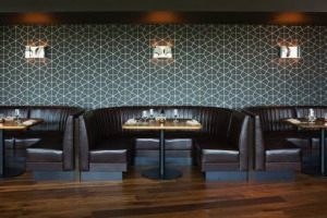 Dai motori alla ristorazione: Porsche, uno dei marchi mito dell’automobilismo mondiale, ha aperto il primo ristorante con il brand della casa tedesca di Stoccarda. È il “Restaurant 356”, nel lussuosissimo “Experience Center” di Atlanta, in Usa