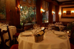 COMPIE 90 ANNI IL RISTORANTE SABATINI DI FIRENZE: UNA VERA E PROPRIA ISTITUZIONE DELLA CUCINA ITALIANA, IN CUI SONO PASSATI PERSONAGGI DEL CALIBRO DI RICHARD NIXON, LUIGI EINAUDI, EUGENIO MONTALE E FRED ASTAIRE