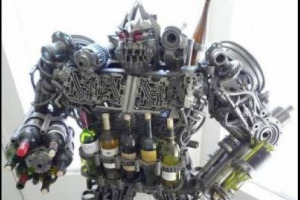 DA DAITARN 3 A JEEG ROBOT, DA MAZINGA Z A GOLDRAKE, I ROBOT HANNO SEGNATO UNA GENERAZIONE, RIMANENDO NEL CUORE DI TANTI QUARANTENNI: PER LORO, DAGLI USA, ARRIVA IL PRIMO ROBOT-CANTINETTA, ALTO QUASI 2 METRI CHE PU&Ograve; TENERE FINO A 32 BOTTIGLIE
