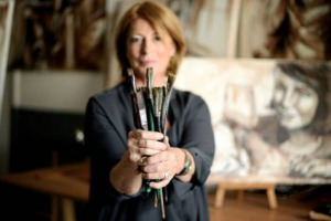 Palio di Siena, per la prima volta nella storia il &ldquo;drappellone&rdquo; sar&agrave; dipinto con il vino. Il &ldquo;cencio&rdquo; alla contrada vincitrice sar&agrave; realizzato dall&rsquo;artista fiorentina Elisabetta Rogai, pittrice ideatrice della tecnica dell&rsquo;EnoArte