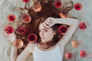 Per anni in un angolo, considerato &ldquo;da donne&rdquo;, il rosato si prende la sua rivincita: secondo una ricerca di Tannico, commissionata da Ros&egrave;xpo, il salone dei rosati di scena a Lecce, oggi e domani, gli acquisti di ros&eacute; non sono mai andati meglio