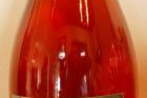 QUANDO LO SCANDALO FA VOLARE LE VENDITE. IN INGHILTERRA, LA SHELDON&rsquo;S WINE CELLARS METTE NELL&rsquo;ETICHETTA DEL SUO FRENCH ROS&Eacute; IL PRINCIPINO HARRY, NUDO, RITRATTO DALL&rsquo;ARTISTA DAN LACEY, E LE VENDITE VOLANO A +200%