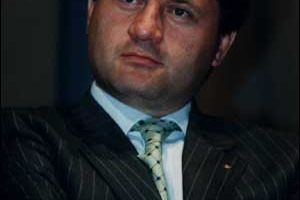 INAUGURAZIONE DA RECORD PER COLPETRONE NEL TERROIR DEL SAGRANTINO: AL TAGLIO DEL NASTRO IL SEGRETARIO DI STATO DEL VATICANO CARDINALE ANGELO SODANO, IL MINISTRO DEGLI INTERNI PISANU, IL MINISTRO DELLE POLITICHE AGRICOLE ALEMANNO