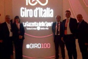 Nozze &ldquo;rosa&rdquo; per Montefalco: la &ldquo;Crono del Sagrantino&rdquo; si far&agrave; per i 25 anni della Docg, con la decima tappa del Giro d&rsquo;Italia n. 100 e un percorso difficile quanto meraviglioso tra le colline vitate dell&rsquo;Umbria enoica