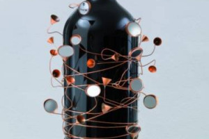 L&rsquo;ARTE &Egrave; L&rsquo;ENERGIA DELL&rsquo;ORNELLAIA: ALL&rsquo;ASTA DI BERLINO, IL CELEBRE VINO &ldquo;RACCOGLIE&rdquo; 130.000 EURO, CON LE BOTTIGLIE CREATE DALL&rsquo;ARTISTA REBECCA HORN PER IL PROGETTO &ldquo;ORNELLAIA 2008 VENDEMMIA D&rsquo;ARTISTA &ldquo;L&rsquo;ENERGIA&rdquo;&rdquo;