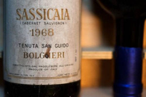 Bottiglie dalla cantina di Napoleone, Chateau Lafite 1904, Barolo di Fontanafredda donato dalla Bela Rosin, Brunello 1888 di Biondi Santi, Sassicaia 1968: dalla collezione di 5.000 vini rari e pregiati della famiglia Ronchi nasce un &ldquo;Museo&rdquo; a Milano