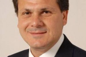 DALLA PROMOZIONE AI CONSUMI DI VINO, DALLA PAC ALLA CREDIBILITÀ DELL’ITALIA AGRICOLA NEL MONDO: PARLANDO CON IL MINISTRO DELLE POLITICHE AGRICOLE, SAVERIO ROMANO, A 6 MESI DAL SUO INSEDIAMENTO IN VIA XX SETTEMBRE. PARTENDO DAL DOPO “BUONITALIA” ...