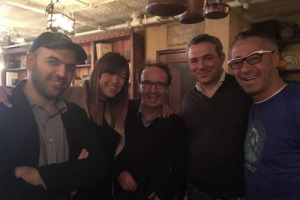 Un brindisi estemporaneo tra (e con) eccellenze del made in Italy: un calice di Sagrantino di Montefalco tra il premio Oscar Roberto Benigni, lo scrittore Roberto Saviano ed il produttore Marco Caprai al Ristorante &ldquo;Il Buco&rdquo; di New York